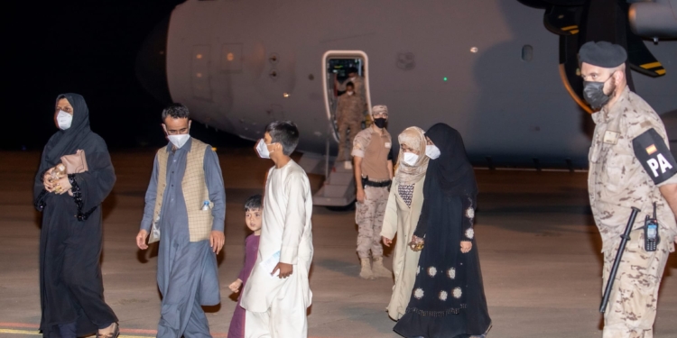 España evacúa de Afganistán a 53 españoles y colaboradores afganos