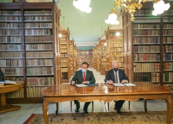 Exteriores y la RAE firman un convenio de becas para las 22 Academias de la Lengua en el mundo