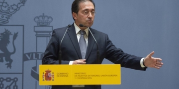 Albares debutará el lunes en el Congreso para hablar de Afganistán