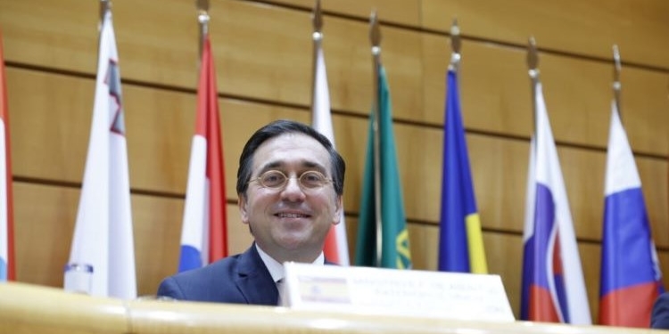 Albares: Las crisis migratorias requieren “solidaridad”, no “respuestas populistas”