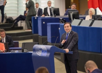 Albares ante la Eurocámara: la Presidencia española es un “momento decisivo” antes de las elecciones europeas