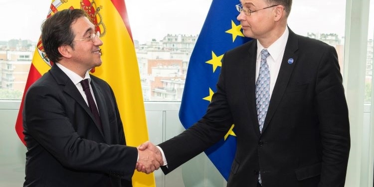 Albares logra el apoyo de Bruselas contra las sanciones comerciales de Argelia