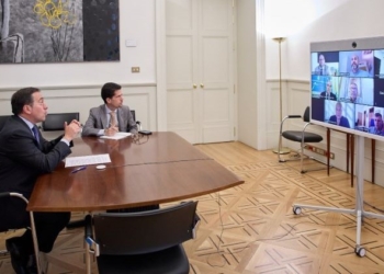 Albares informa a Moreno y a los alcaldes de la reunión con Cameron y Sefcovic sobre Gibraltar