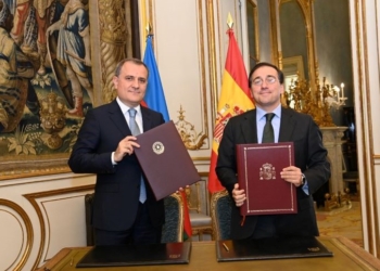 Azerbaiyán invita a España a invertir en sus proyectos turísticos y energéticos