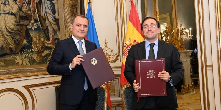 Azerbaiyán invita a España a invertir en sus proyectos turísticos y energéticos