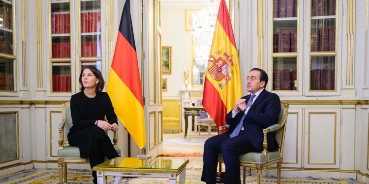 Albares y Baerbock se muestran cautos sobre el supuesto repliegue ruso: “Hay que verificarlo”