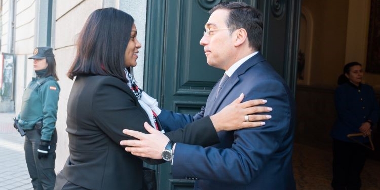 Albares recibe a su homóloga de Guinea-Bissau un día antes de reunirse los dos presidentes
