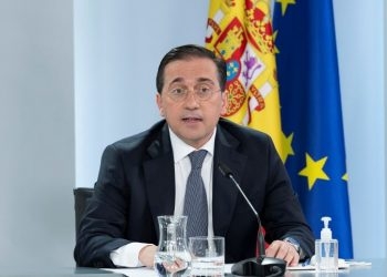 Albares elude hablar de la polémica sobre el Rey y la espada de Bolivar