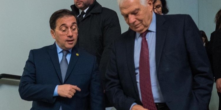 Albares da positivo en COVID-19 tras participar en las ministeriales de la OTAN y la OSCE