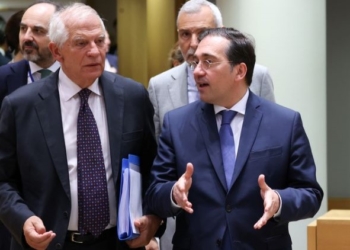 Albares asegura en Bruselas que “hay preocupación en Europa” por el auge de Vox