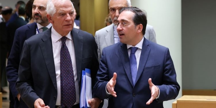 Albares asegura en Bruselas que “hay preocupación en Europa” por el auge de Vox