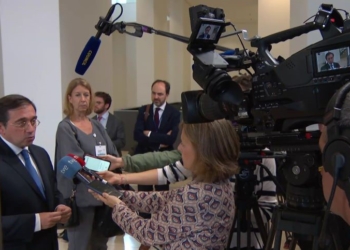 Albares espera que en la Presidencia española “se ponga sobre la mesa” la adhesión de Ucrania