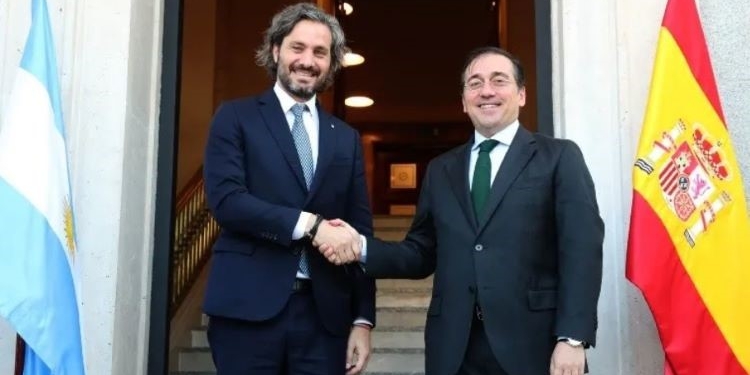 Albares viaja a Buenos Aires para explicar la Presidencia española a sus homólogos de UE-CELAC