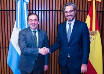 Argentina se ofrece como proveedor de energía para la UE a través de “puertos españoles”