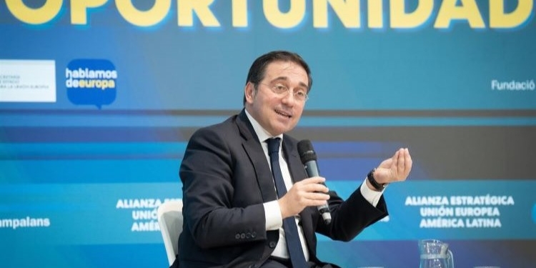 Albares anuncia que España aumentará hasta los 40 millones de euros la ayuda a Palestina