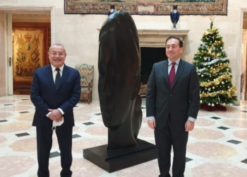 Albares expresa el apoyo de España a los objetivos de la Presidencia francesa