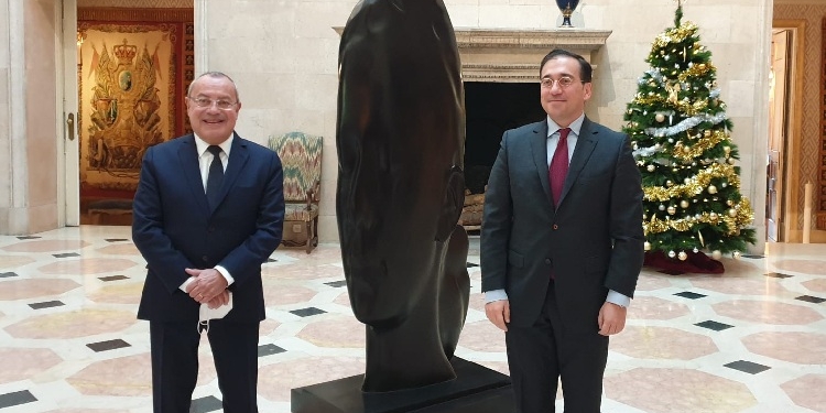 Albares expresa el apoyo de España a los objetivos de la Presidencia francesa