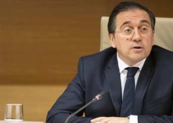 Albares pide un pacto parlamentario para lograr la aceptación de las lenguas cooficiales en la UE