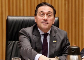 Albares se vuelve a quedar solo en el Congreso en la defensa del nuevo rumbo con Marruecos