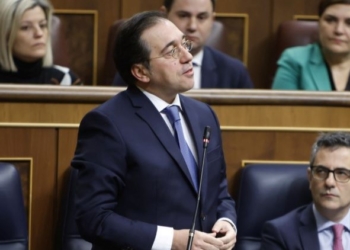 Albares responde a Macron: “No va a haber tropas españolas en Ucrania, por supuesto”