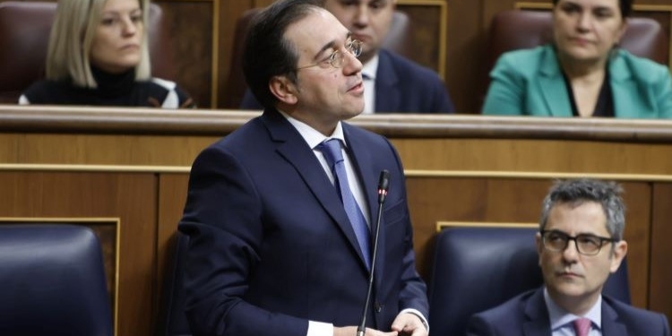 Albares responde a Macron: “No va a haber tropas españolas en Ucrania, por supuesto”