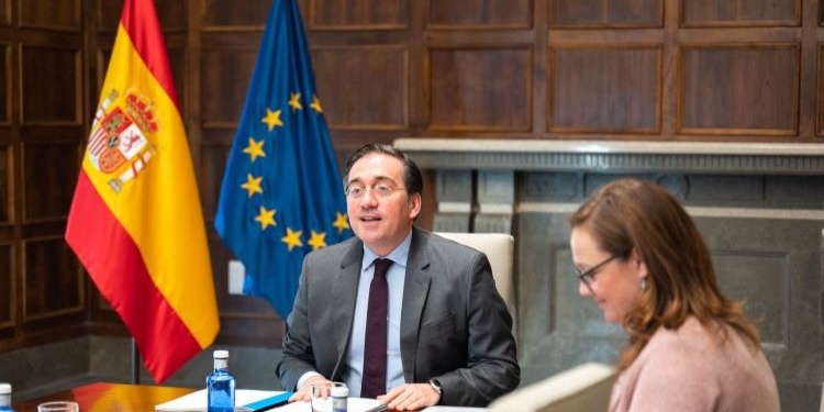 Albares aborda con otros ministerios medidas para reforzar la estructura exterior de AECID