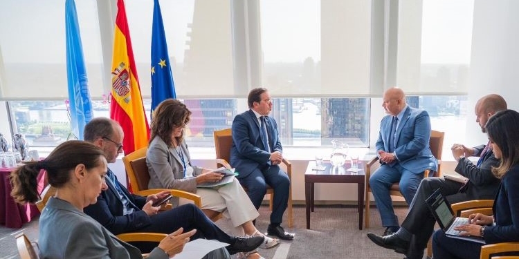 Albares pide personalmente al fiscal de la CPI que investigue la muerte de Emma Igual