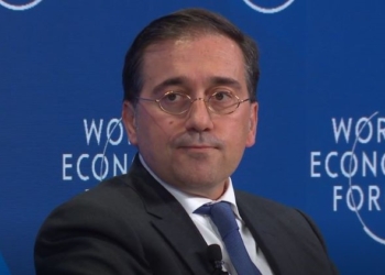 Albares advierte en Davos de que si Rusia gana en Ucrania, “el mundo será menos seguro”