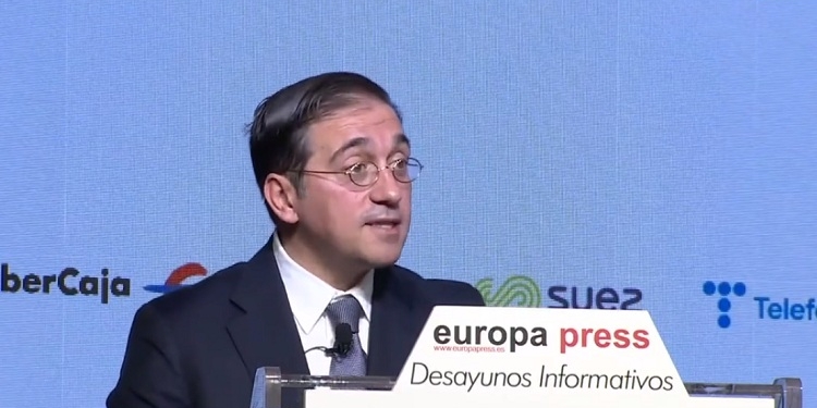 Albares responde a Podemos sobre Ucrania: “La política exterior la marca el presidente”