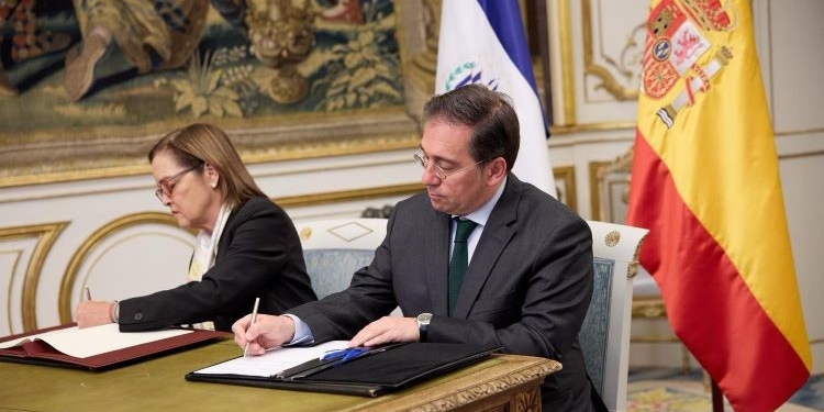 Albares y su homóloga salvadoreña acuerdan promover el español en las organizaciones internacionales