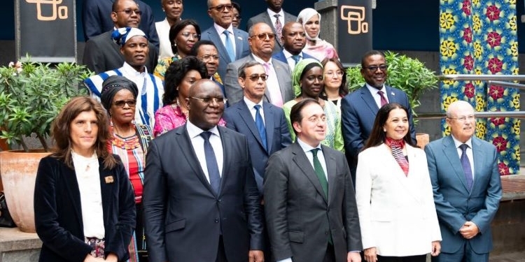 Karima Benyaich participa en la reunión de Albares con los embajadores africanos