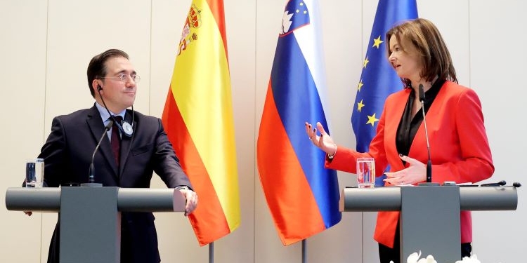 Albares aborda en Eslovenia la unidad europea frente a Rusia y “la política exterior feminista”