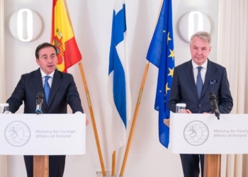 Albares: “Finlandia es una democracia y es normal que tenga un sitio en la OTAN”