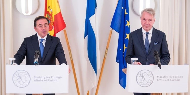 Albares: “Finlandia es una democracia y es normal que tenga un sitio en la OTAN”