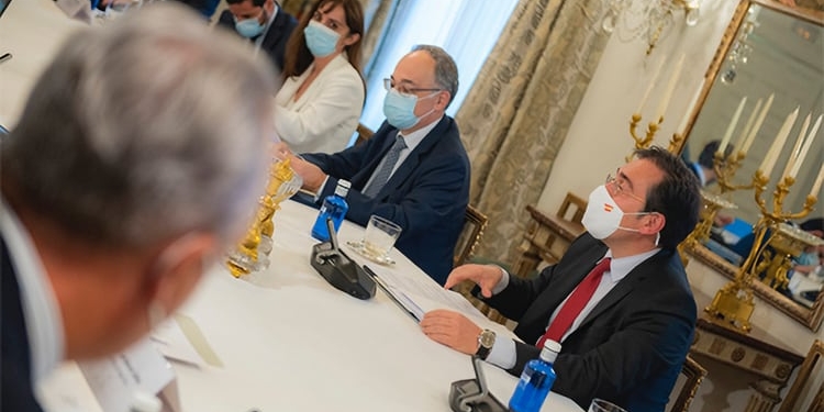 Ferraz piensa en Albares como número uno del PSOE por Cádiz, según Diario de Cádiz