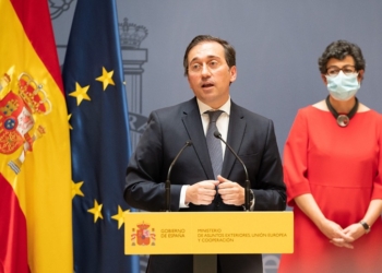 Albares y Laya recuerdan al “vecino y amigo” Marruecos durante el relevo ministerial