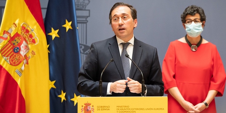 Albares y Laya recuerdan al “vecino y amigo” Marruecos durante el relevo ministerial