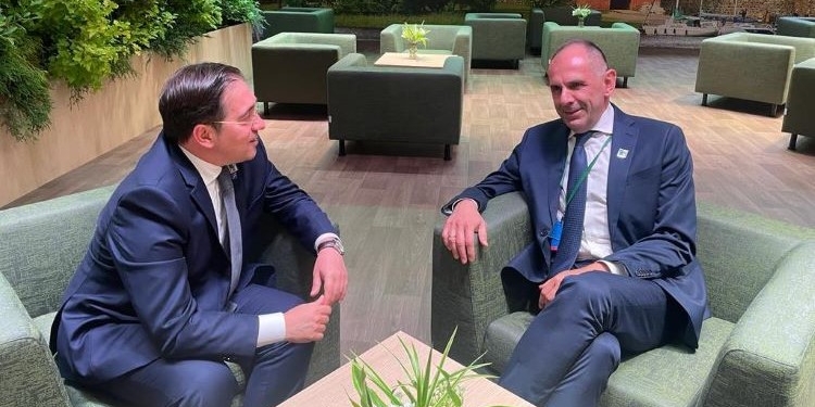 Albares mantiene su primer contacto con el nuevo ministro griego de Exteriores