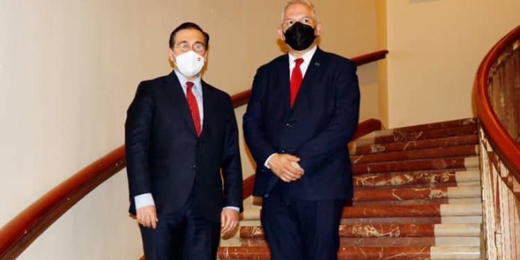 José Manuel Albares con Enrique Reina en Tegucigalpa.