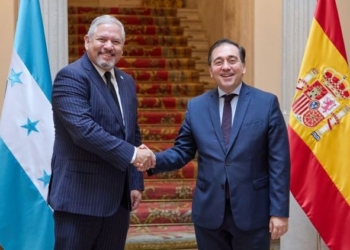 El canciller hondureño aborda con Albares los “fondos de salud” denegados por España