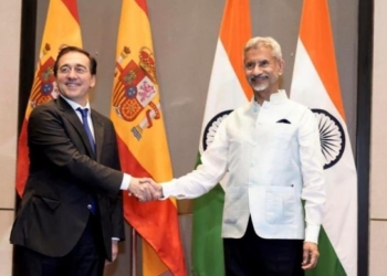 Albares acuerda con el ministro de Exteriores indio la venta de 56 aviones C295 por parte de Airbus