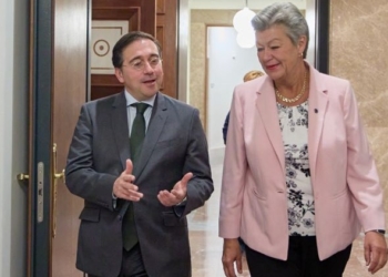 Albares y Marlaska abordan con la comisaria de Interior el reto migratorio de la Presidencia española 