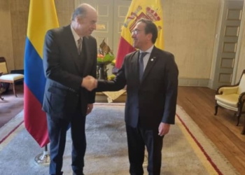 España ofrece su ayuda para las negociaciones de paz con la guerrilla colombiana del ELN