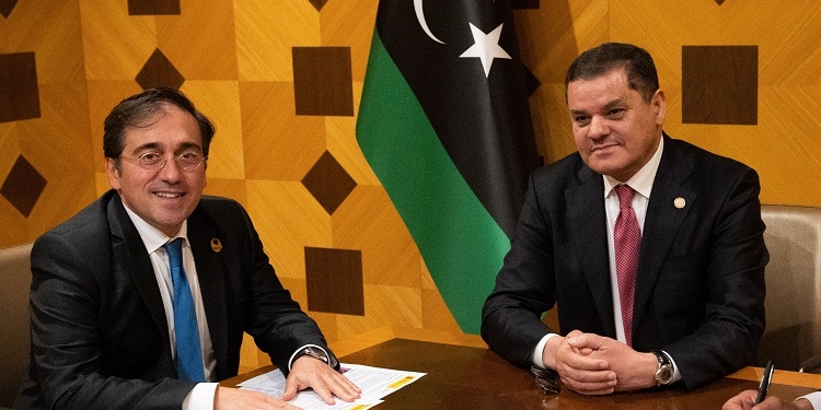 Albares reclama en Trípoli la salida de “todos los combatientes extranjeros” de Libia