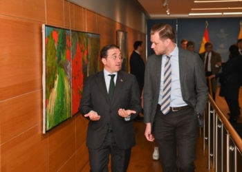 Albares y Robles escenifican en Lituania y Letonia el compromiso de España con el flanco este