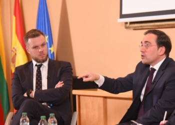 España y Lituania culminan el centenario de sus relaciones con la firma de un acuerdo de consultas políticas