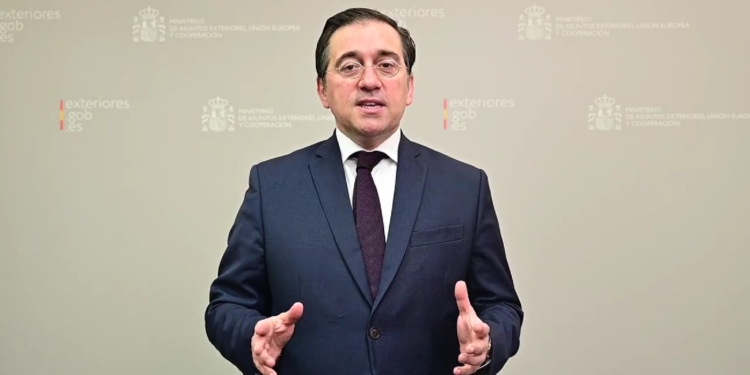 Albares anuncia siete millones de euros a Ucrania para refugios, clínicas móviles y víctimas sexuales