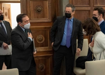 El ministro español de Exteriores con la delegación nicaragüense.