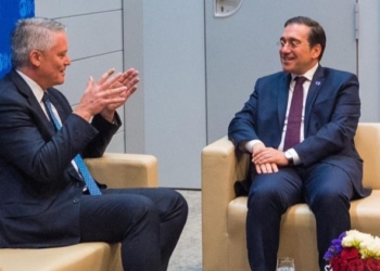 Albares visita la sede de la OCDE coincidiendo con la mejora de las previsiones para España