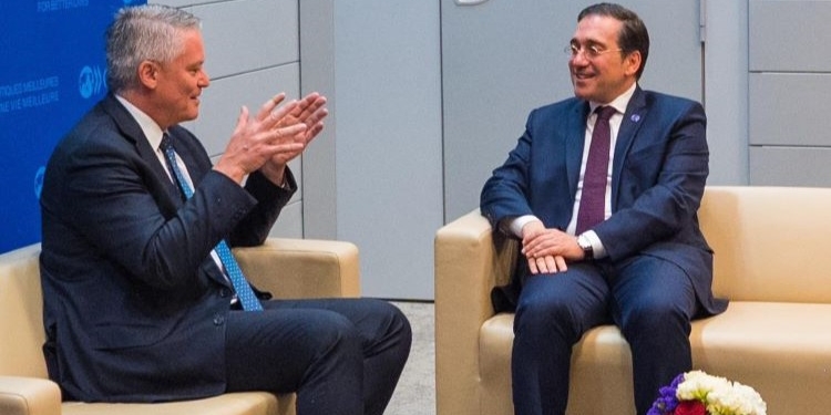 Albares visita la sede de la OCDE coincidiendo con la mejora de las previsiones para España